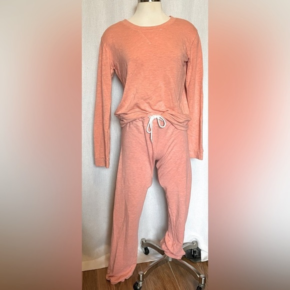 Monrow Tops - Monrow sweatshirt and pants